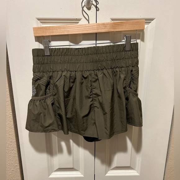 Free People Movement Get Your Flirt on Athletic Short Army Green . XS - Picture 7 of 12